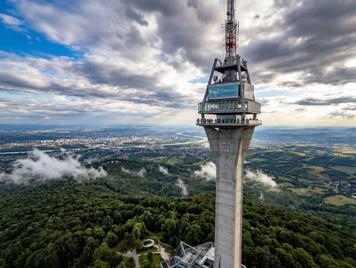 Belgrad Avala Kulesi ve seyir terasından görülen manzara