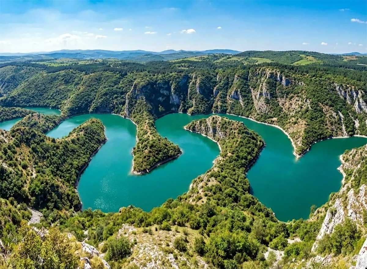 Djerdap Milli Parkı’nda Tuna Nehri kanyon manzarası